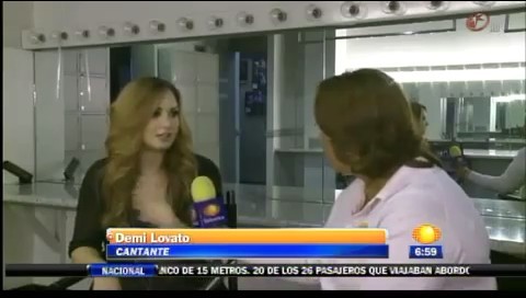 bscap0371 - Demi - Entrevista en Mexico Soy Fan de Danna Paola