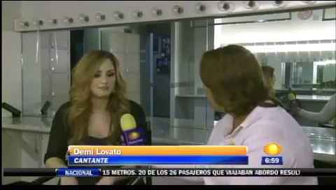 bscap0375 - Demi - Entrevista en Mexico Soy Fan de Danna Paola