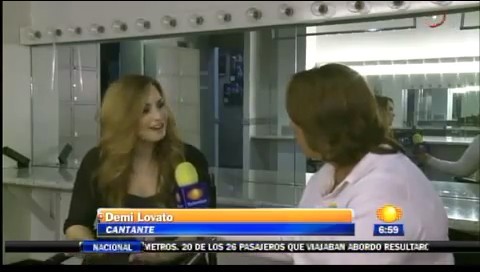 bscap0377 - Demi - Entrevista en Mexico Soy Fan de Danna Paola