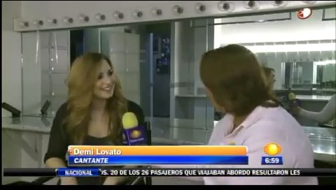 bscap0380 - Demi - Entrevista en Mexico Soy Fan de Danna Paola