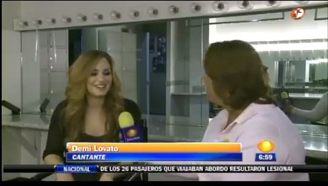 bscap0383 - Demi - Entrevista en Mexico Soy Fan de Danna Paola