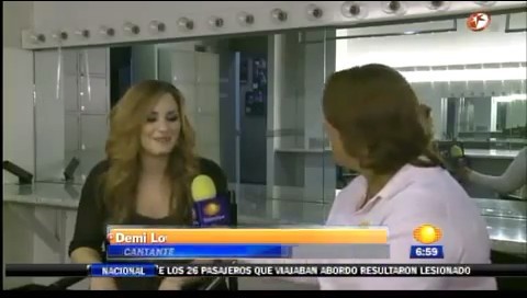 bscap0384 - Demi - Entrevista en Mexico Soy Fan de Danna Paola