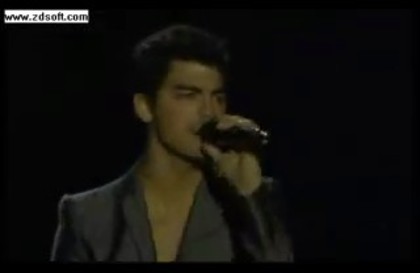 bscap0516 - Demilush and Jonas Brothers - Wouldnt Change a Thing - Foro Sol Octomber 24 2010 Part oo2