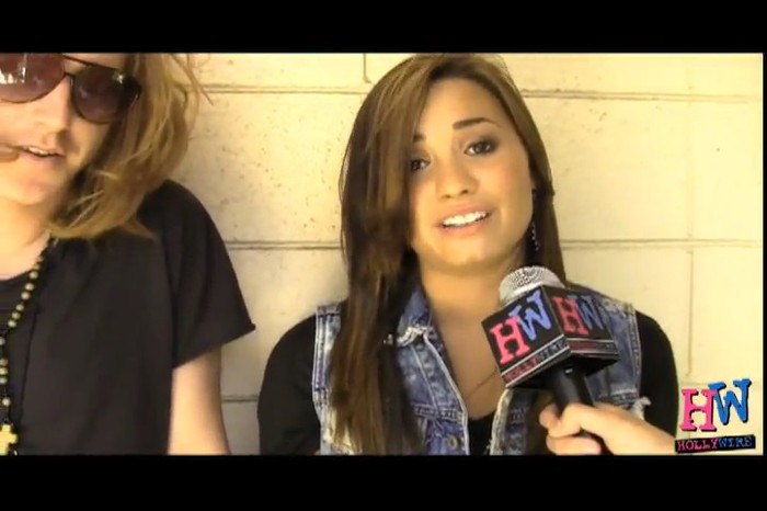 bscap0035 - Demi Lovato And Travis Clark Tape THANK YOU Message to Fans at Warped Tour