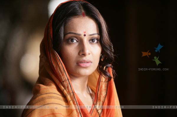 93527-bipasha-basu-in-the-movie-aakrosh