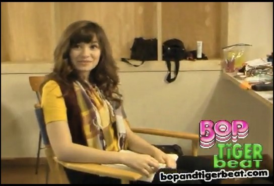 bscap0010 - Demi Tells Tiger Beat Her Secret Obsession