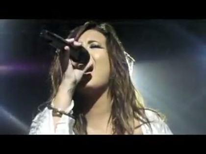 bscap0051 - Demi crying at the end of Skyscraper
