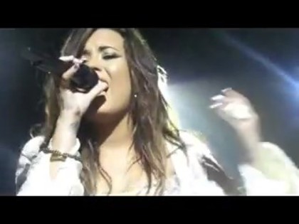bscap0056 - Demi crying at the end of Skyscraper