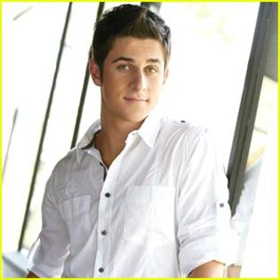 david-henrie-assistants - poze cu magicienii din waverly place