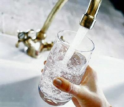 apa-de-la-robinet - Apa