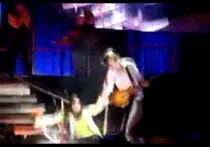 bscap0058 - Demilush - Falls On Stage And Laughs