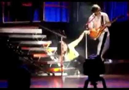 bscap0071 - Demilush - Falls On Stage And Laughs