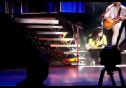 bscap0082 - Demilush - Falls On Stage And Laughs
