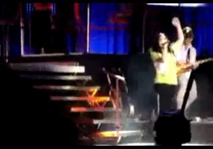 bscap0090 - Demilush - Falls On Stage And Laughs
