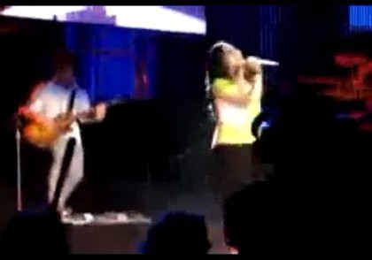 bscap0100 - Demilush - Falls On Stage And Laughs