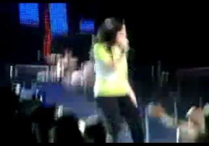 bscap0116 - Demilush - Falls On Stage And Laughs