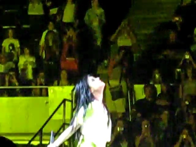 bscap0020 - Demi Lovato concert Demi messes up