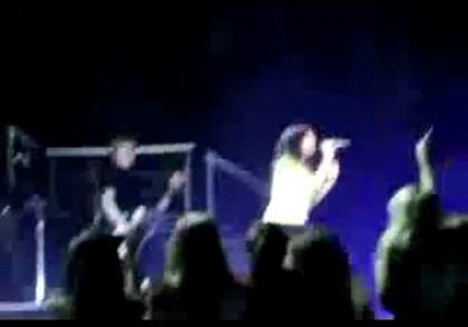 bscap0160 - Demilush - Falls On Stage And Laughs