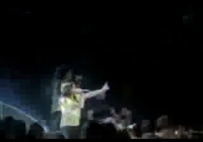 bscap0182 - Demilush - Falls On Stage And Laughs