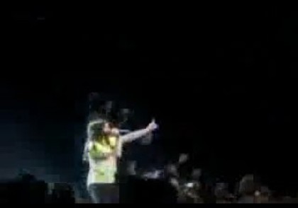 bscap0183 - Demilush - Falls On Stage And Laughs