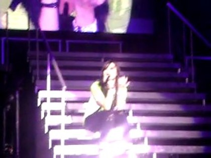 bscap0015 - Demi makes a speech after falling up the stairs in Atlanta