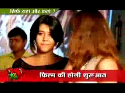 00_01_45 - sara khan 4