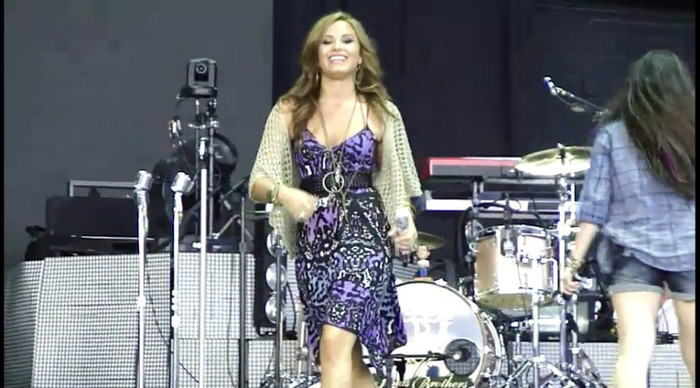bscap0035 - Demi Entrance Soundcheck