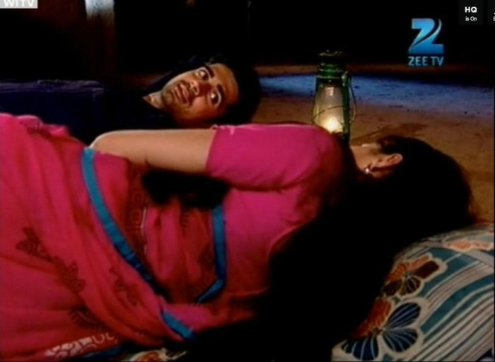 28THJUNE-BEDTIME1 - xxRubina Dilaik si Avinash Sachdevxx