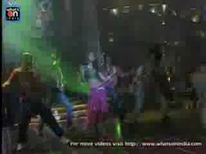 00_01_19 - Sara Khan does a Munni Badnam on the sets of for Baat Hamari Pakki Hai