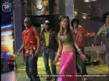 00_01_58 - Sara Khan does a Munni Badnam on the sets of for Baat Hamari Pakki Hai