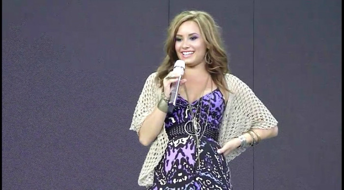 bscap0075 - Demi Entrance Soundcheck