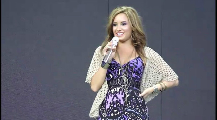 bscap0076 - Demi Entrance Soundcheck