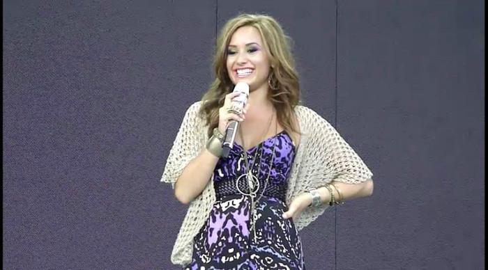 bscap0080 - Demi Entrance Soundcheck
