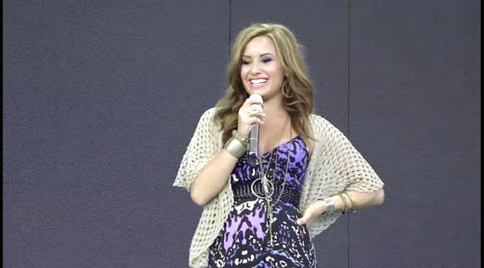 bscap0082 - Demi Entrance Soundcheck