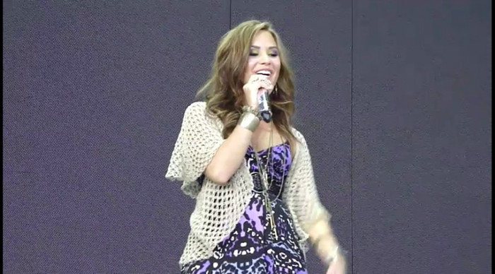 bscap0120 - Demi Entrance Soundcheck