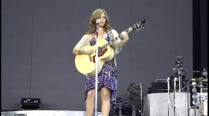 bscap0125 - Demi - About to sing