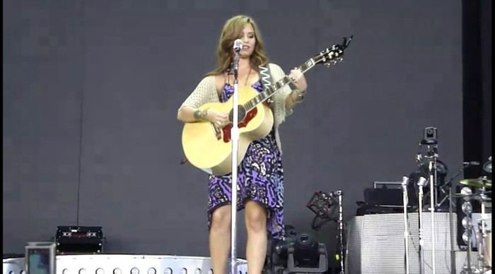 bscap0126 - Demi - About to sing
