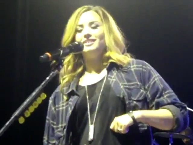 bscap0000 - Demilush - Answers Fans Question Would You Go Lesbian For Lovatics Sao Paulo Brazil