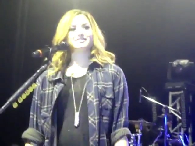 bscap0021 - Demilush - Answers Fans Question Would You Go Lesbian For Lovatics Sao Paulo Brazil