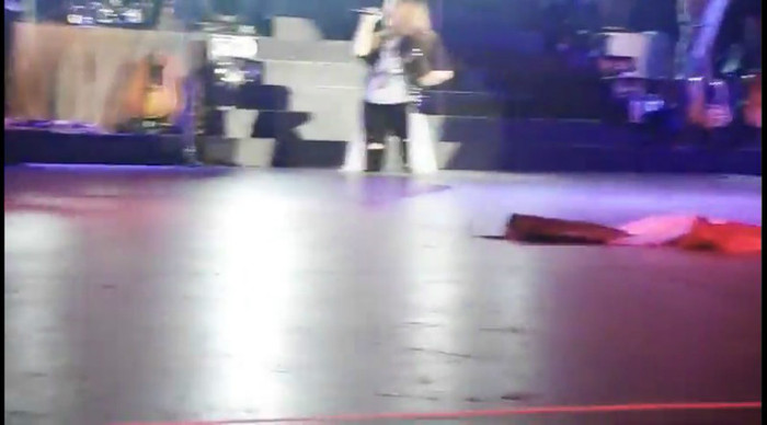 bscap0014 - Demi Slips On Stage At Her Concert In Mexico City MX