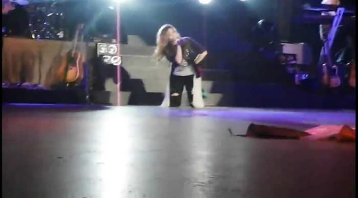 bscap0021 - Demi Slips On Stage At Her Concert In Mexico City MX