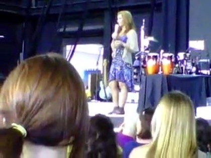 bscap0145 - Demi hugging little girl talking about shoes