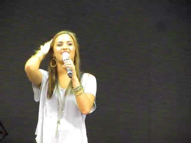 bscap0010 - Demi Lovato answers questions soundcheck 09 01 10