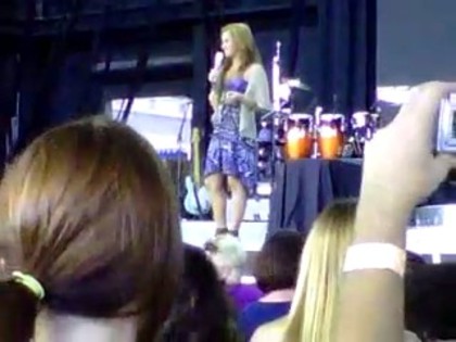 bscap0167 - Demi hugging little girl talking about shoes