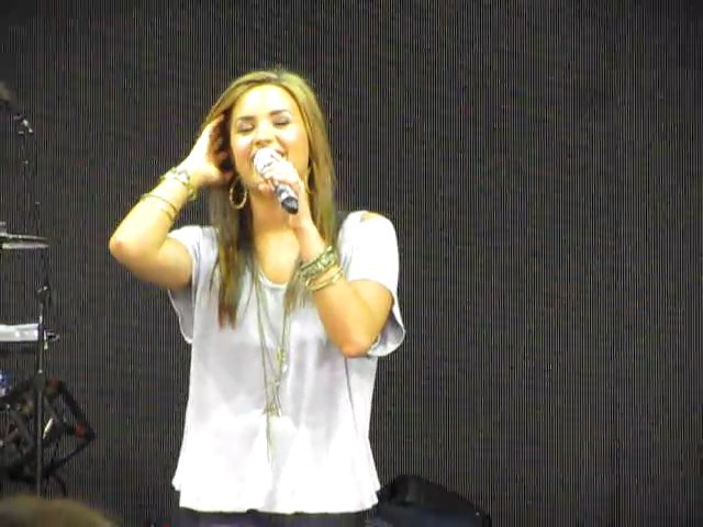 bscap0017 - Demi Lovato answers questions soundcheck 09 01 10