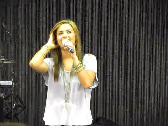 bscap0019 - Demi Lovato answers questions soundcheck 09 01 10