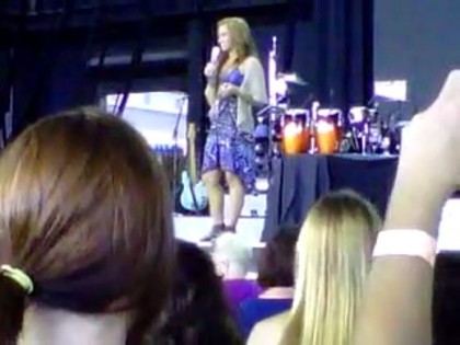 bscap0171 - Demi hugging little girl talking about shoes