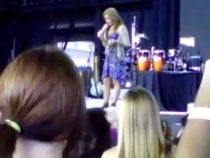 bscap0175 - Demi hugging little girl talking about shoes