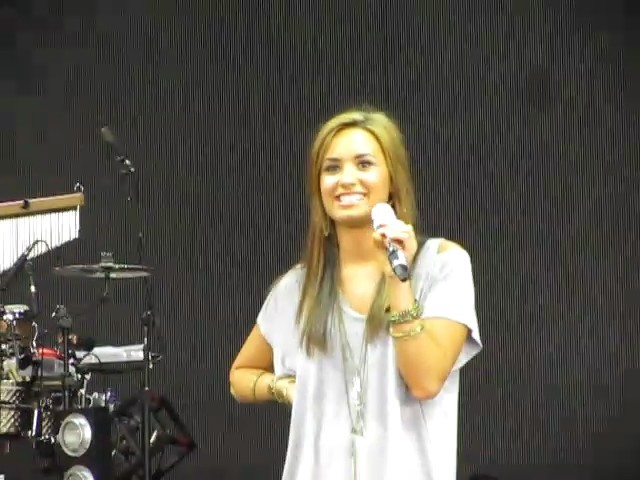 bscap0068 - Demi Lovato answers questions soundcheck 09 01 10