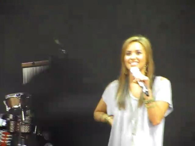 bscap0074 - Demi Lovato answers questions soundcheck 09 01 10